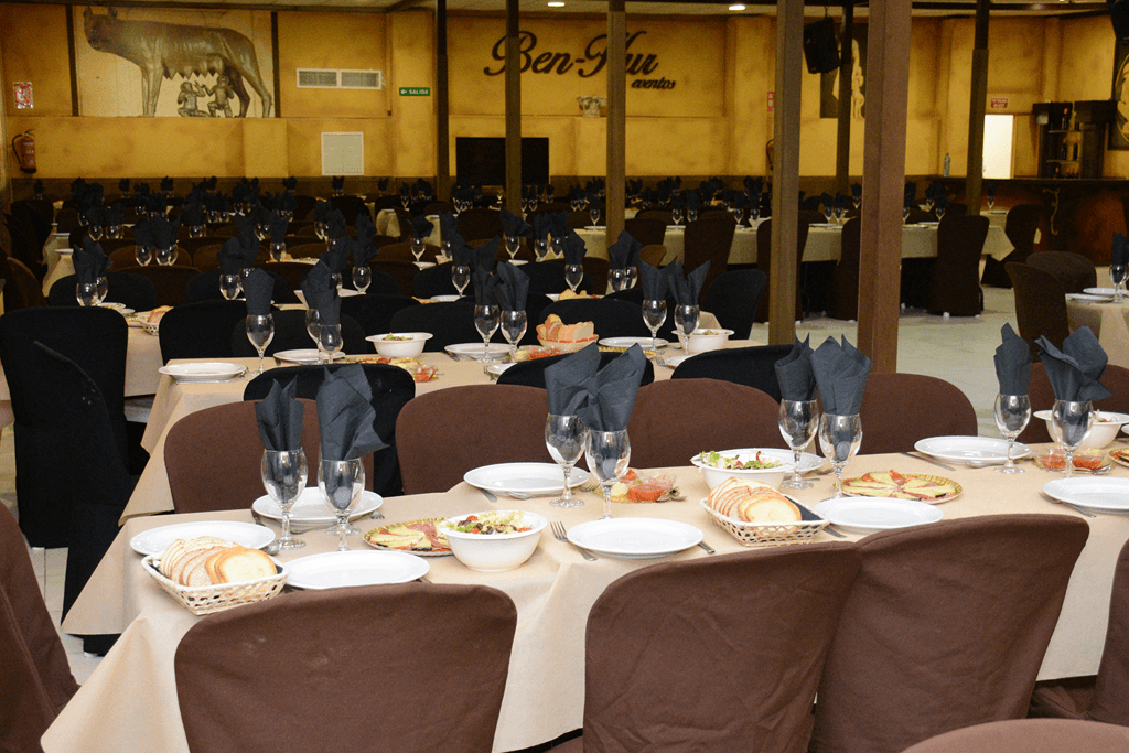 Despedidas Farley Benidorm, cena en restaurante tematico Ben-Hur