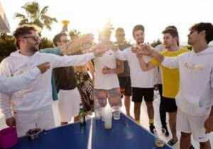 Joe Jonas celebrando su despedida de soltero en Ibiza