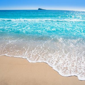 Orilla de la playa de benidorm