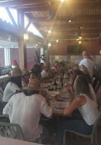 comida con grupos de despedidas de soltero en Benidorm