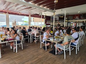 Comida e restaurante en Benidorm con grupos de despedidas de soltero/a de la agencia Despedidas Farley